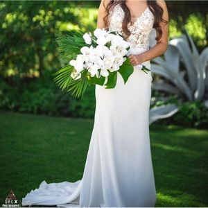 Beautiful Lillian West Wedding Dress 
Size 8
